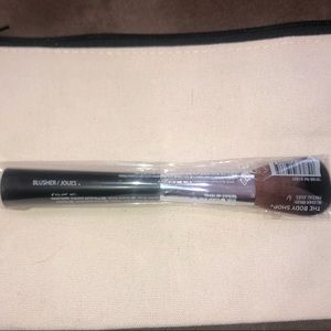 The body shop blush brush